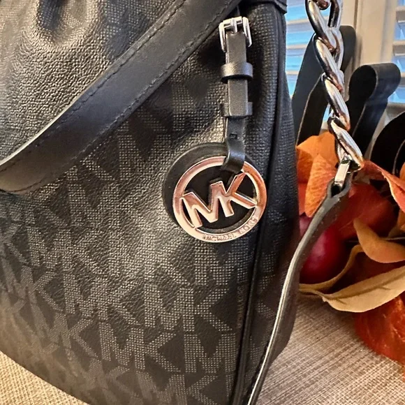 Michael Kors Monogram Black Shoulder Bag - Picture 2 of 5